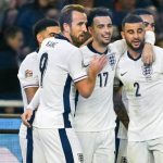 커티스 존스는 잉글랜드 국가대표 데뷔전은 UEFA 네이션스리그 그리스 전에서 뒤꿈치로 득점을 만들어냈다.