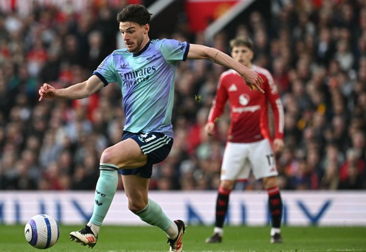 အာဆင်နယ်ဟာ ပရီးမီးယားလိဂ် အမှတ်ပေးဇယား အဆင့် ၂ နေရာမှာ ရပ်တည်နေပေမယ့် ဇယား ထိပ်က လစ်ဗာပူးလ်နဲ့ တစ်ပွဲလျော့ ကစားကာ ၁၅ မှတ် အထိ ပြတ်တောက်နေခဲ့ပါတယ်။