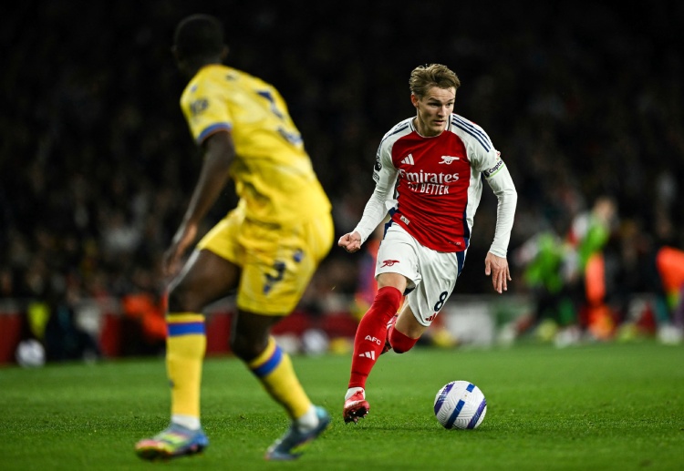 英超联赛 开场仅两分多钟,厄德高精准的任意球传中,帮助基维奥尔头球攻门得手,阿森纳迅速取得1比0的领先。