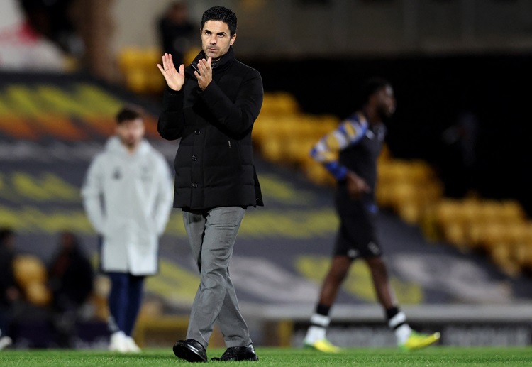 တစ်ဖက် မှာလည်း အာဆင်နယ် နည်းပြဟောင်းကြီး အာစင်ဝင်းဂါးက လစ်ဗာပူးလ်ကို ပရီးမီးယားလိဂ် ချန်ပီယံ ပြေးလမ်း ကနေ မထုတ်ပယ်သင့်ကြောင်း သုံးသပ်ထားပါတယ်။