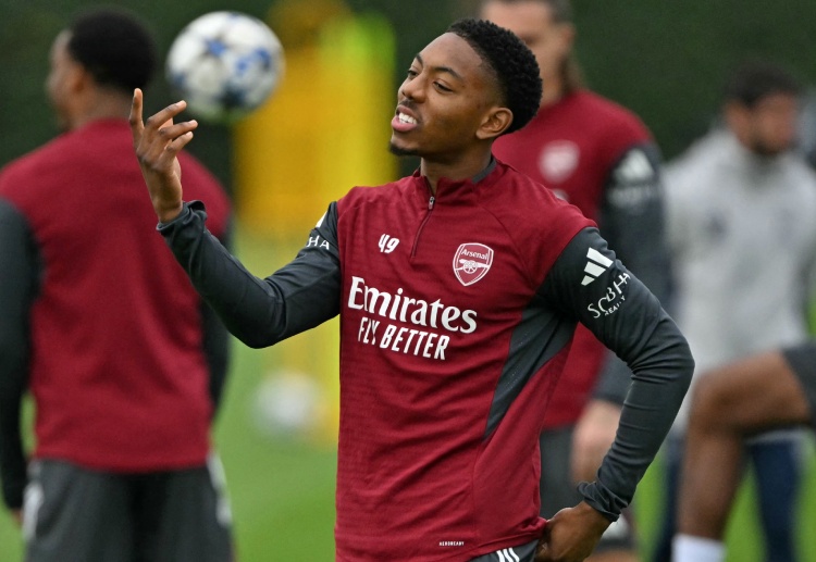 ချဲလ်ဆီး ကတော့ ပရီးမီးယားလိဂ် မြို့ခံ ပြိုင်ဘက် အာဆင်နယ် အကယ်ဒမီ ကြယ်ပွင့် မိုင်းလ်စ် လီဝစ်-စကယ်လီကို ခေါ်ယူဖို့ တက်ကြွစွာ ကြိုးပမ်းဖို့ အသင့် ဖြစ်နေကြောင်း ဆိုင်မွန် ဖီးလစ်က ဖော်ပြပါတယ်။