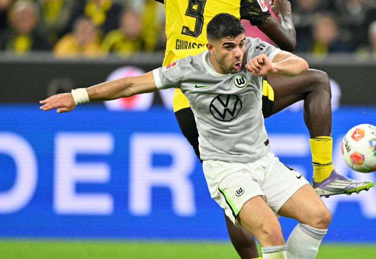 ပရီးမီးယားလိဂ် ထိပ်သီး ကလပ် နှစ်ခု ဖြစ်တဲ့ လစ်ဗာပူးလ်နဲ့ တော့တင်ဟမ်ဟော့စပါး တို့ကတော့ ဝုဖ်ဘတ် အသင်းရဲ့ ဗဟိုနောက်ခံလူ ကွန်စတန်တီနို့စ် ကူလီယာကစ်ကို သဘောတူညီမှု ရရှိဖို့ ကြိုးပမ်းနေကြပါတယ်။