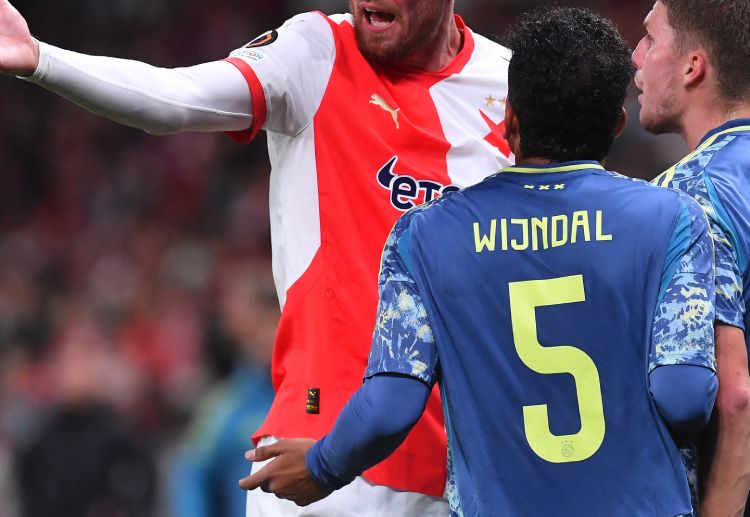 欧冠联赛 阿贾克斯左后卫维恩达尔短暂复出,但出场资格仍成疑问。